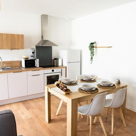 Spacieux Appartement Avec Parking Prive A Saumur Exterior foto